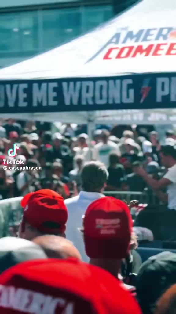 Sixteen Minutes Inside the Crowd, Before the Shot